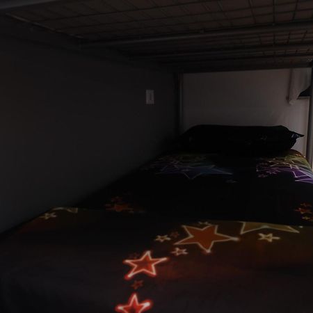 Sonche Hostel Тирана Экстерьер фото