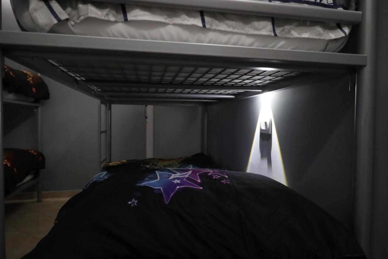 Sonche Hostel Тирана Экстерьер фото