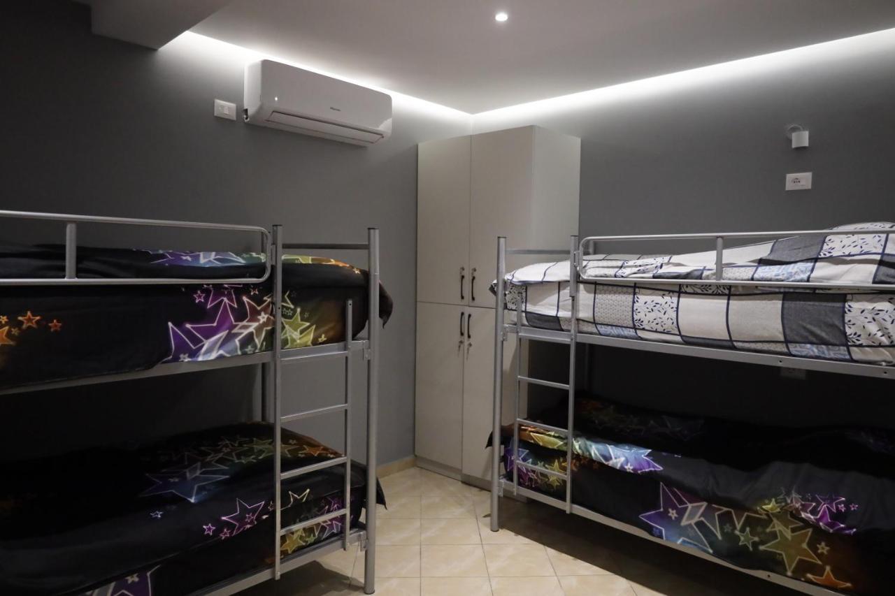 Sonche Hostel Тирана Экстерьер фото