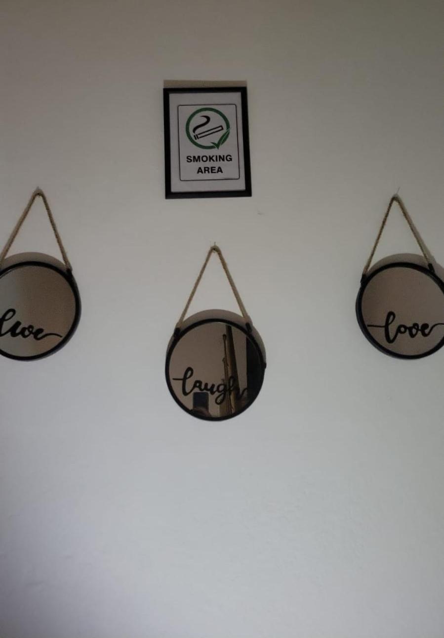 Sonche Hostel Тирана Экстерьер фото