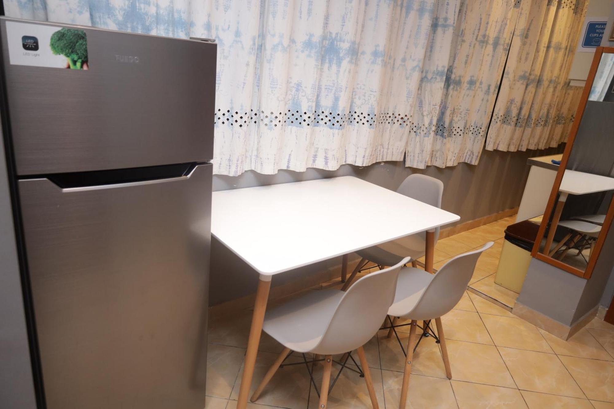 Sonche Hostel Тирана Экстерьер фото