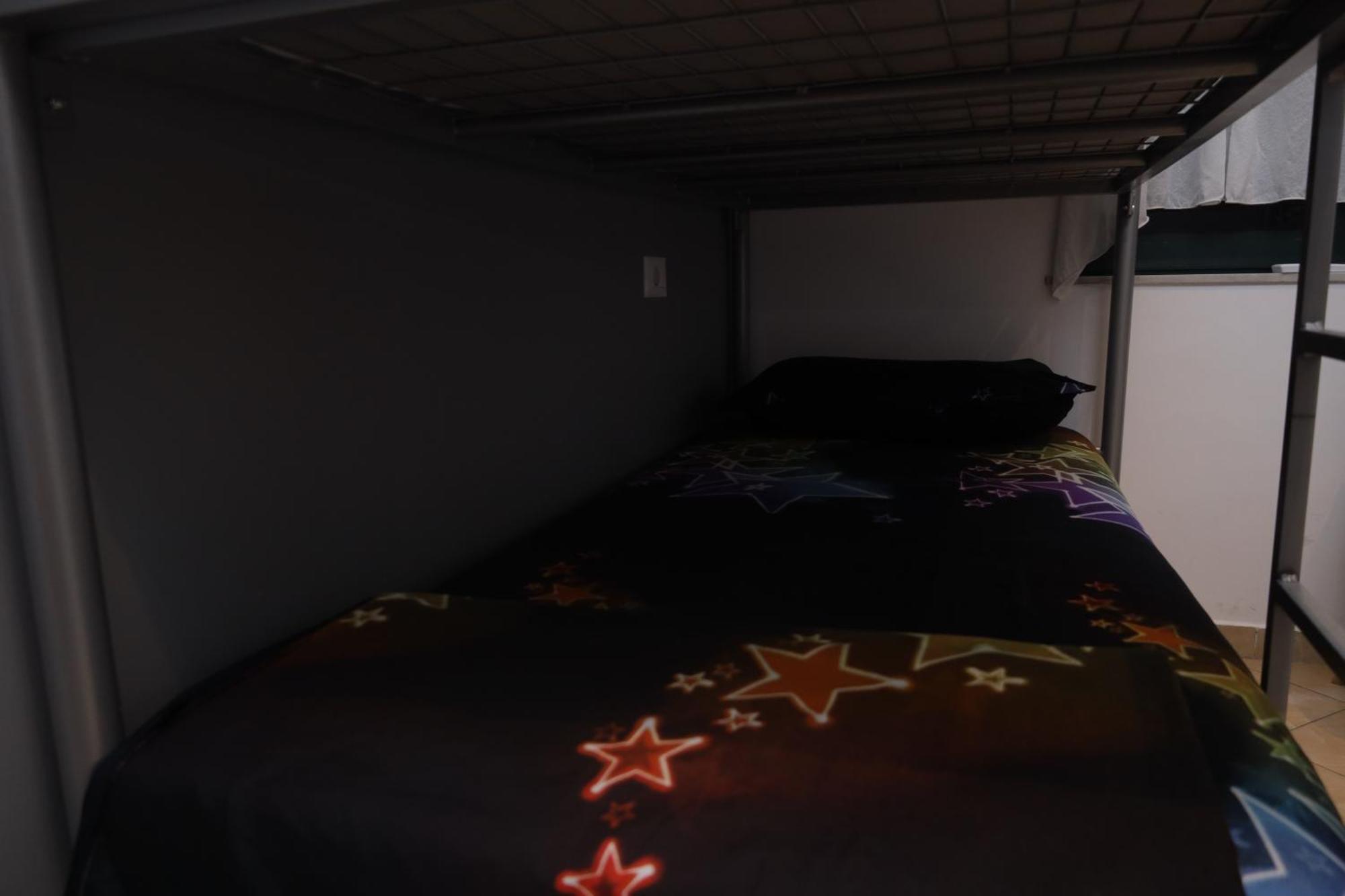 Sonche Hostel Тирана Экстерьер фото